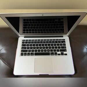 MacBook Air MD760LL/A 13.3 inch laptop